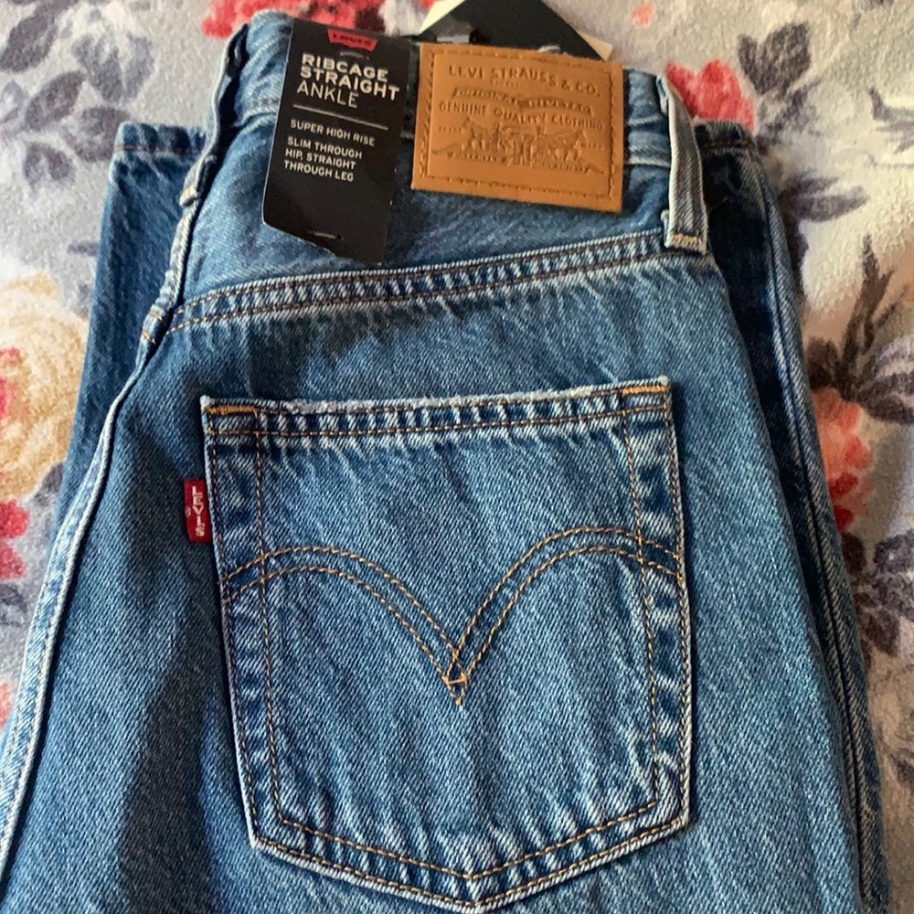 Levi’s Ribcage Straight Ankle Jeans